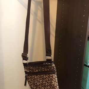 Tommy Hilfiger Bags - Tommy Hilfiger crossbody purse Tommy Hilfiger Bags - Tommy Hilfiger crossbody purse